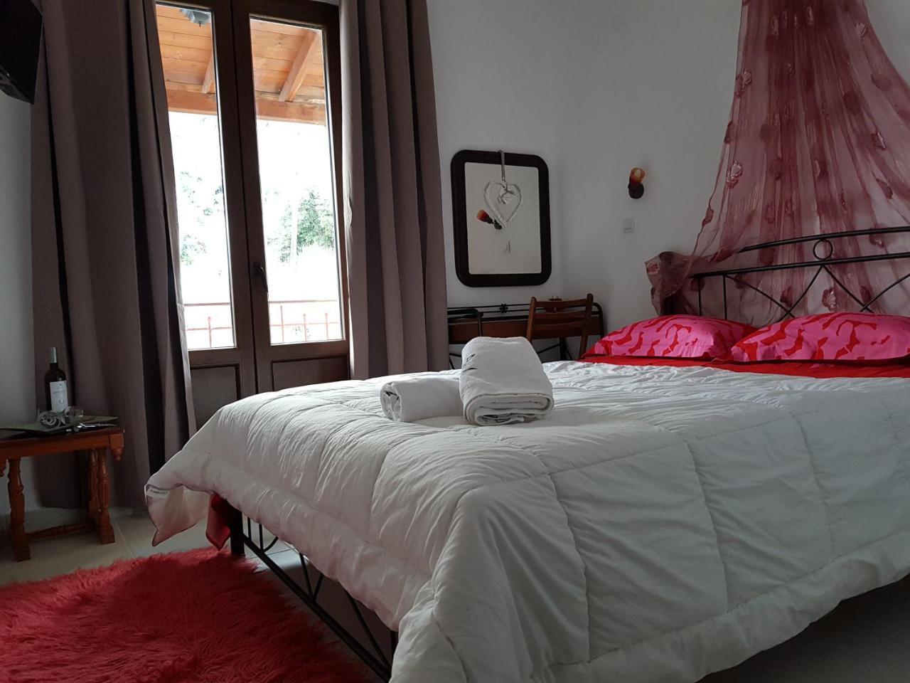 Petra & Elato Art Hotel Valtessiniko Luaran gambar