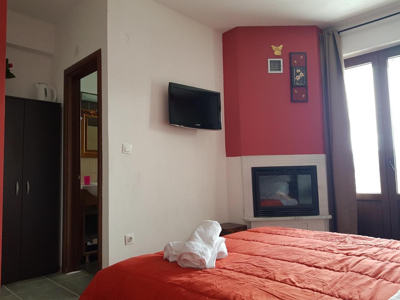 Petra & Elato Art Hotel Valtessiniko Luaran gambar